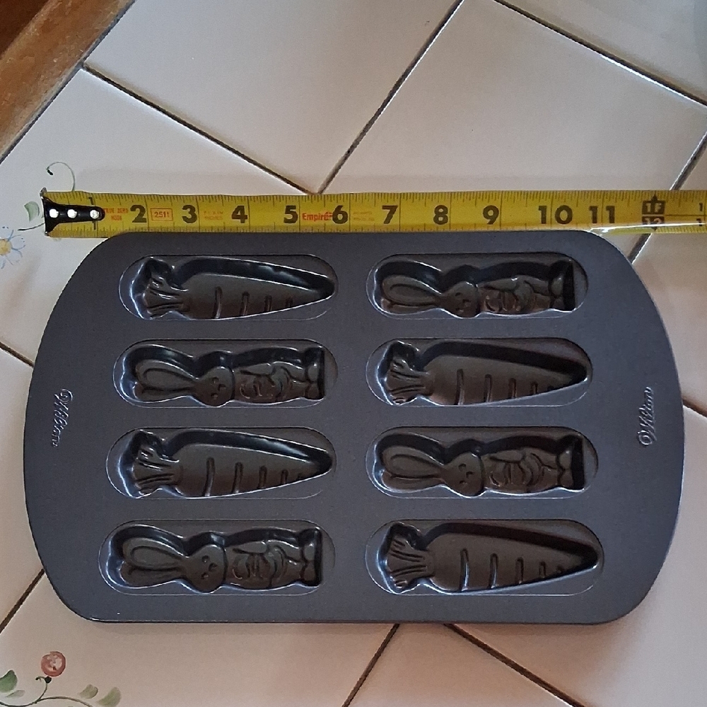 Wilton Silver Bunny & Carrot Mini Nonstick Cake Pan Set Of 2. - Picture 10 of 10